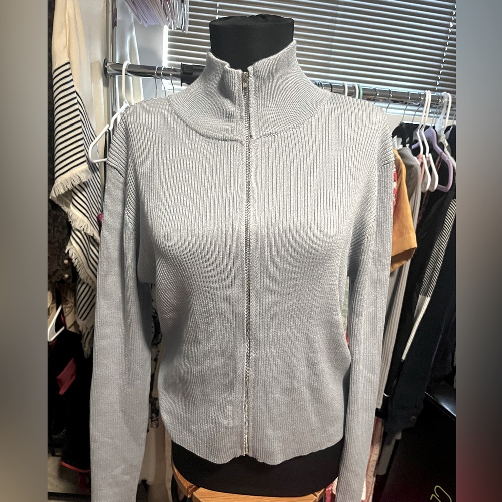 Gray zip up top